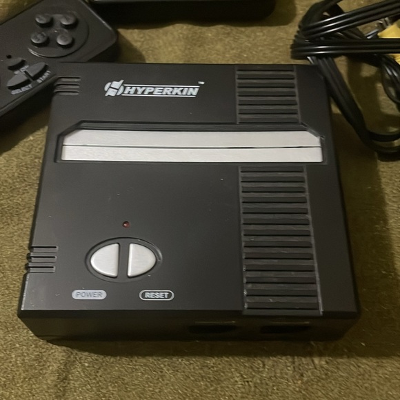 Hyperkin Retron 1 Nintendo NES Console & Controllers - Picture 2 of 4